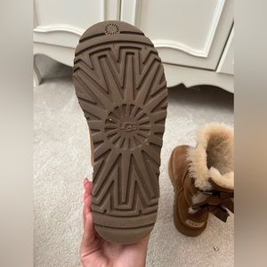 Women’s Uggs size 7.